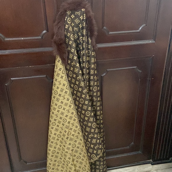 Shawl L.V - Picture 2 of 2